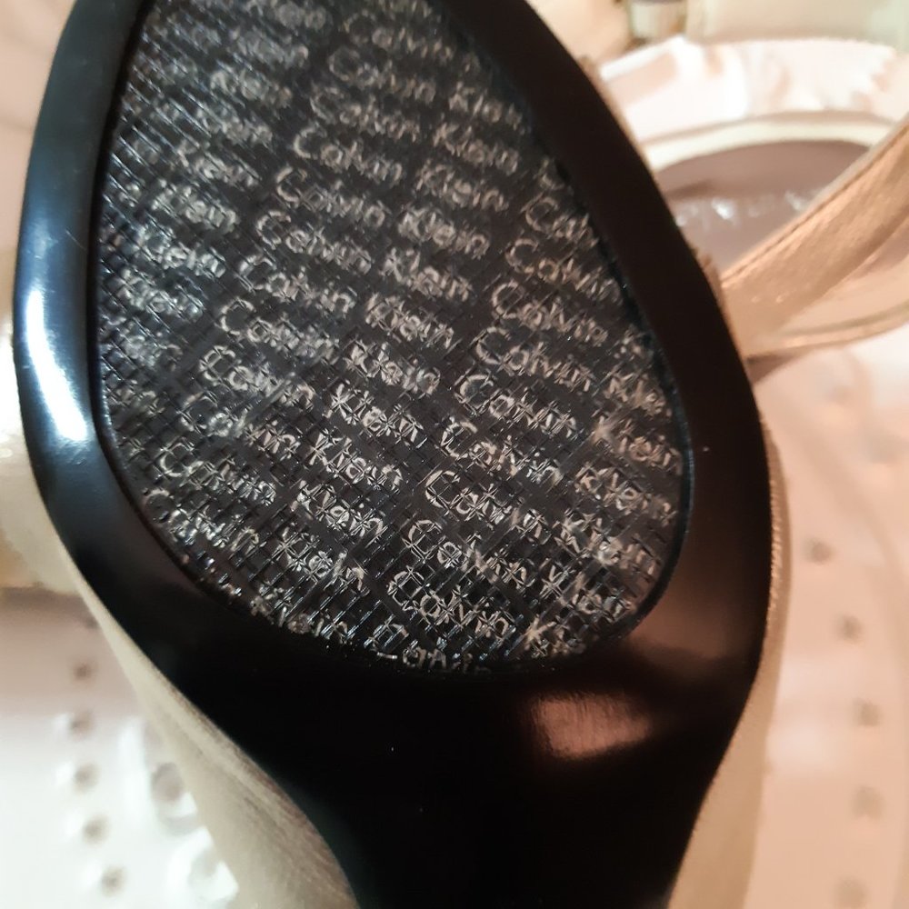 Calvin Klein heels 8.5 - Picture 4 of 5